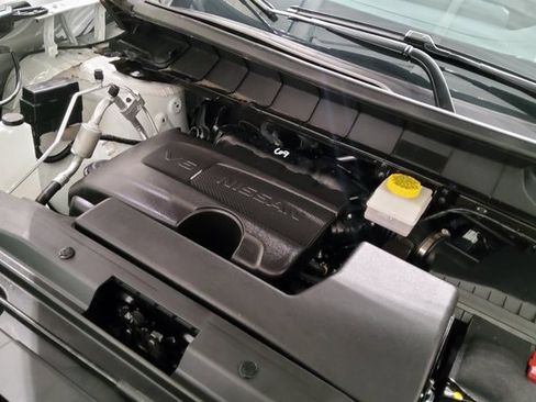 Used 2024 Nissan Pathfinder Platinum image 33