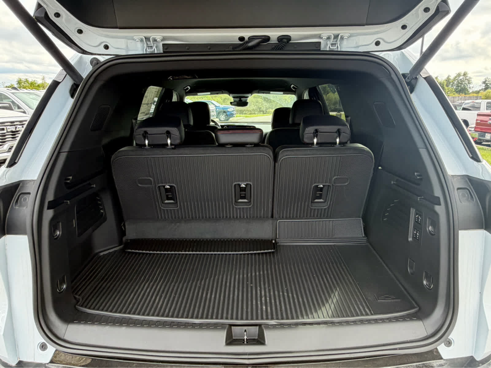 New 2026 Chevrolet Traverse RS w/ LPO, Floor Liner Package FWD image 24