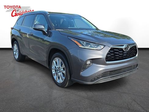 Used 2020 Toyota Highlander Limited FWD image 3