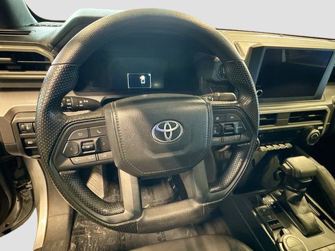 Certified 2024 Toyota Tacoma SR5 AWD/4WD image 10