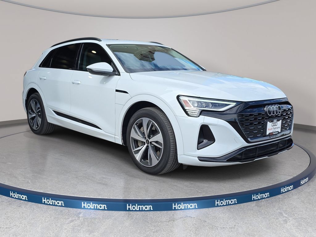 Used 2024 Audi Q8 e-tron Premium Plus AWD/4WD image 4