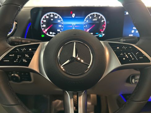 New 2025 Mercedes-Benz GLB 250 4MATIC image 22