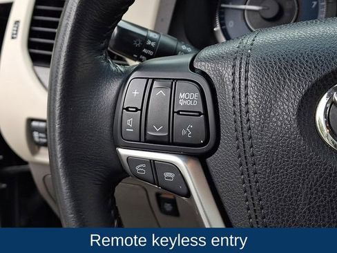 Used 2015 Toyota Sienna XLE Premium FWD image 7