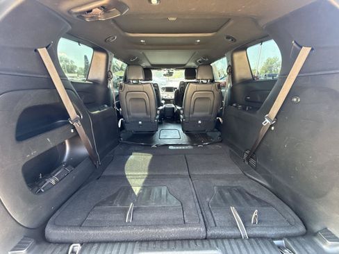 Used 2019 Chrysler Pacifica Touring-L Plus w/ Advanced Safetytec Group FWD image 6
