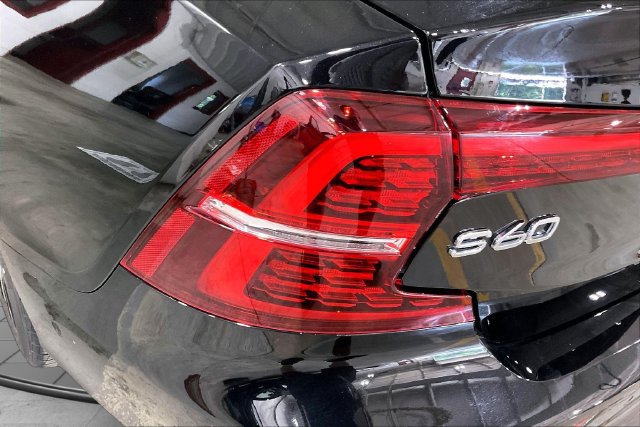 Certified 2025 Volvo S60 B5 Plus FWD image 32