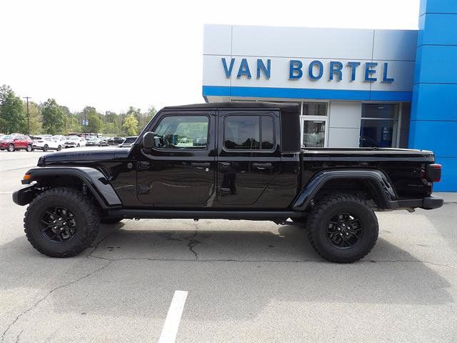 Used 2024 Jeep Gladiator Sport AWD/4WD image 2