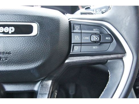 Used 2023 Jeep Grand Cherokee L Limited w/ Black Appearance Package AWD/4WD image 20