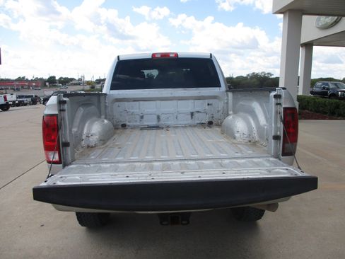 Used 2018 RAM 2500 Tradesman w/ Chrome Appearance Group image 7
