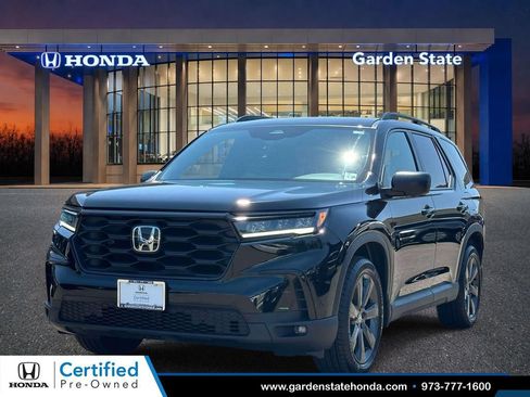 Used 2023 Honda Pilot Sport image 1