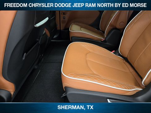 New 2026 Chrysler Pacifica Pinnacle image 21