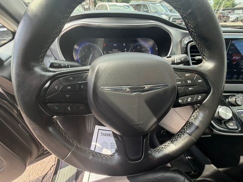Used 2019 Chrysler Pacifica Touring-L w/ Advanced Safetytec Group FWD image 11