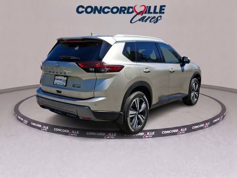 Used 2024 Nissan Rogue SL AWD/4WD image 6
