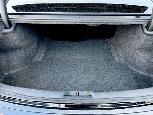 Used 2023 Chrysler 300 Touring w/ Sport Appearance Package image 21