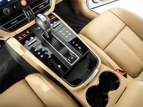 New 2026 Porsche Macan Turbo AWD/4WD image 18