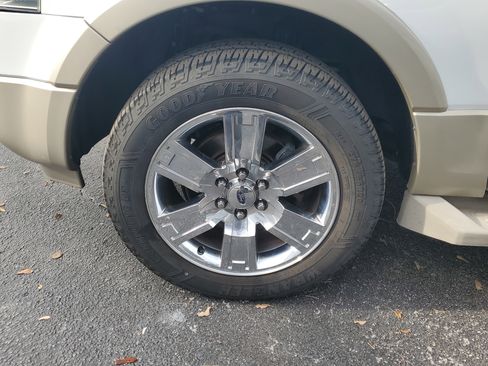 Used 2010 Ford Expedition Eddie Bauer image 4