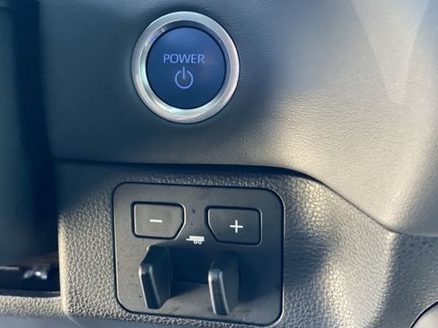 Used 2023 Toyota Tundra Platinum image 31