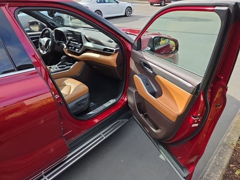 Used 2021 Toyota Highlander Platinum image 19