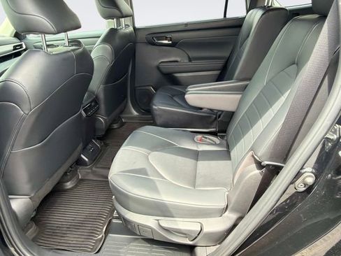 Used 2023 Toyota Highlander XLE AWD/4WD image 15