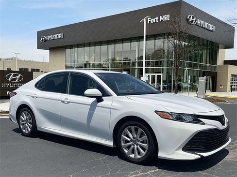 Used 2020 Toyota Camry LE image 1