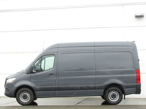 Used 2025 Mercedes-Benz Sprinter 2500 image 4