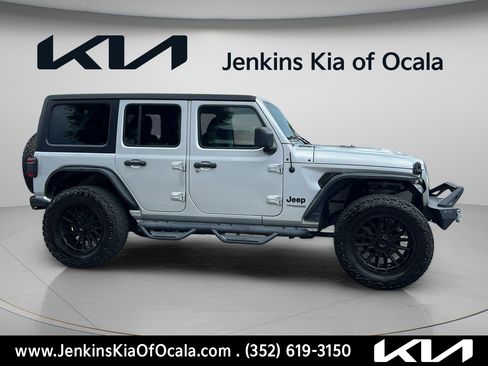 Used 2022 Jeep Wrangler Unlimited Sport AWD/4WD image 2