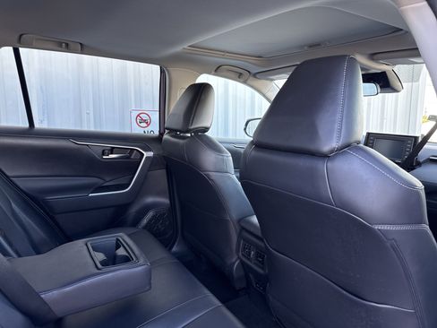 Used 2022 Toyota RAV4 XLE Premium image 42
