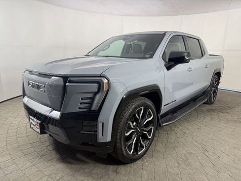 Used 2024 GMC Sierra EV Denali image 3