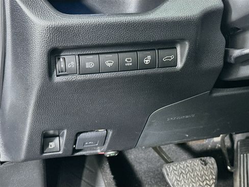 Used 2022 Toyota RAV4 XSE AWD/4WD image 17