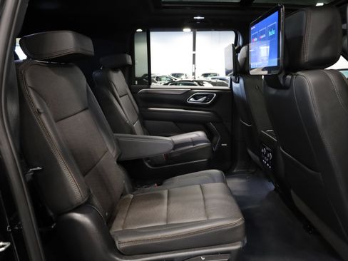 Used 2024 Chevrolet Suburban High Country w/ Advanced Technology Package image 39