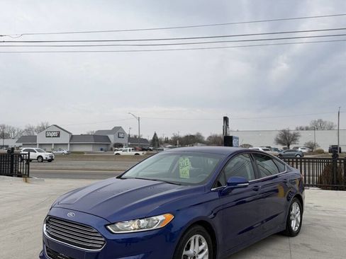 Used 2016 Ford Fusion SE image 2