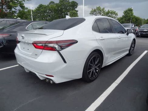 Used 2023 Toyota Camry SE FWD image 4