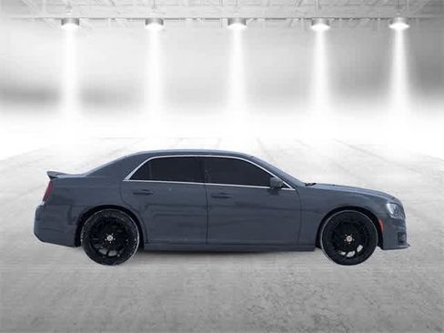 Used 2019 Chrysler 300 Touring image 9