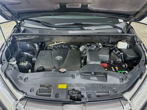 Used 2019 Toyota Highlander XLE image 37