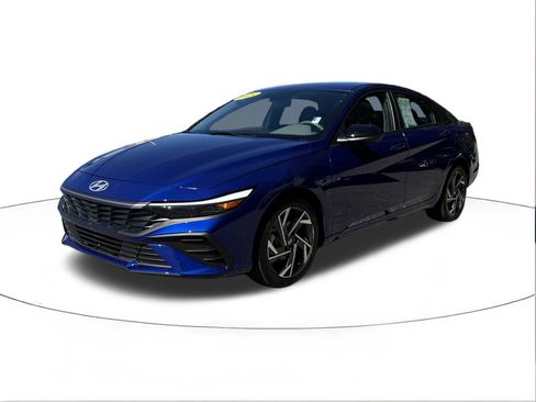 Certified 2025 Hyundai Elantra Sport image 7