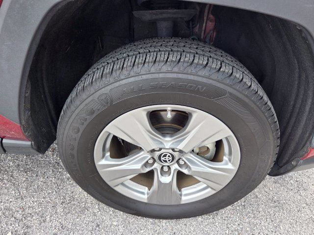 Used 2023 Toyota RAV4 LE AWD/4WD image 9