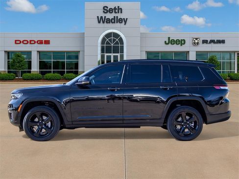 Used 2022 Jeep Grand Cherokee L Laredo image 4