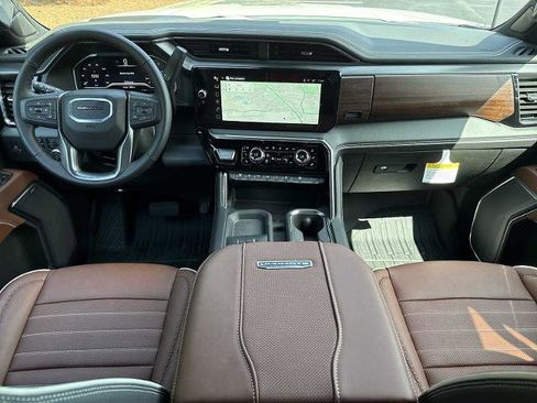 New 2025 GMC Sierra 3500 Denali Ultimate image 2