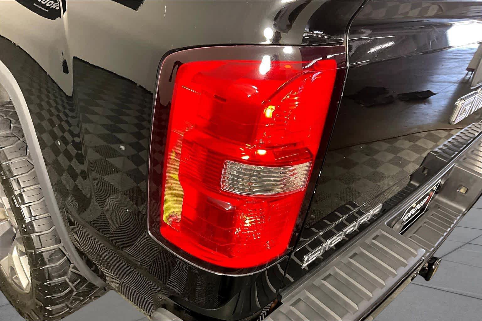 Used 2014 GMC Sierra 1500 SLE w/ All-Terrain Package AWD/4WD image 25