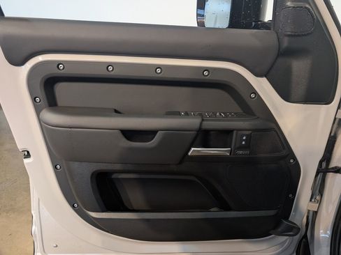 New 2026 Land Rover Defender 110 X-Dynamic SE image 8