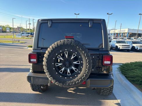 Used 2019 Jeep Wrangler Unlimited Sahara image 7