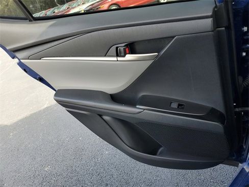 Used 2025 Toyota Camry image 13