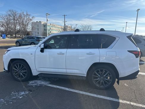 Used 2024 Lexus LX 600 F Sport image 8