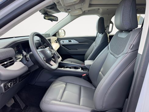 New 2025 Ford Explorer Active w/ Active Comfort Package image 11
