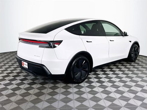 Used 2026 Tesla Model Y Long Range AWD/4WD image 9