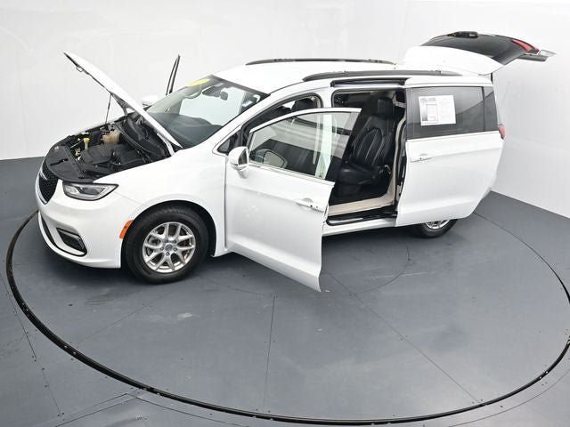 Used 2022 Chrysler Pacifica Touring-L FWD image 39