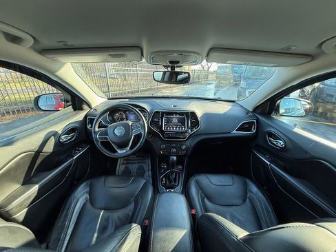 Used 2019 Jeep Cherokee Limited image 11