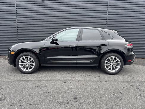 Certified 2024 Porsche Macan image 2