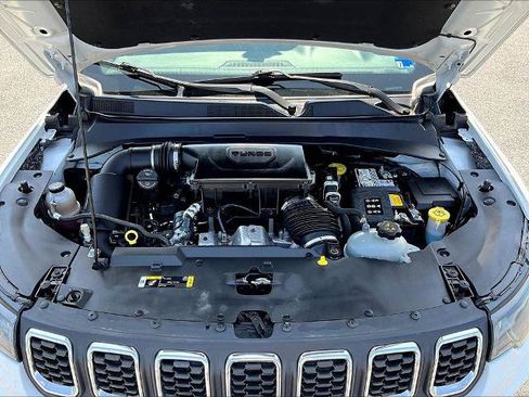 Used 2024 Jeep Compass Latitude AWD/4WD image 30