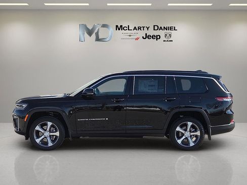 New 2026 Jeep Grand Cherokee L Limited w/ Luxury Tech Group II AWD/4WD image 3