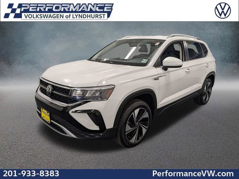 Used 2024 Volkswagen Taos SE w/ Panoramic Sunroof Package AWD/4WD image 1